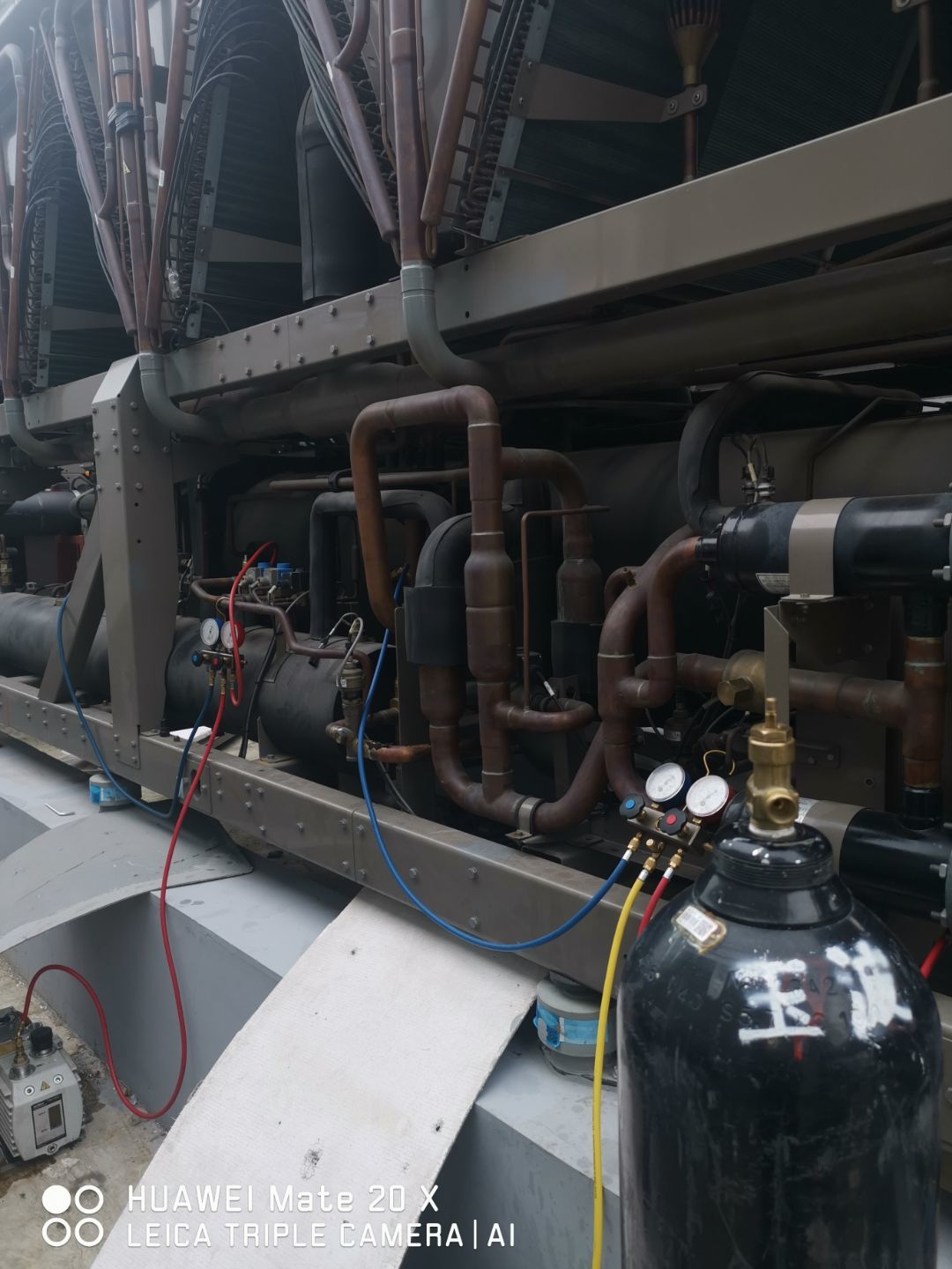 風冷熱泵機組進水大修